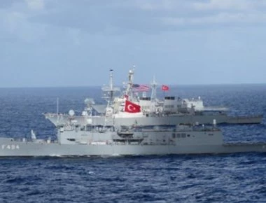 Τουρκική προπαγάνδα: Αμερικανικό πλοίο ανάμεσα σε δύο τουρκικά νότια της Κύπρου